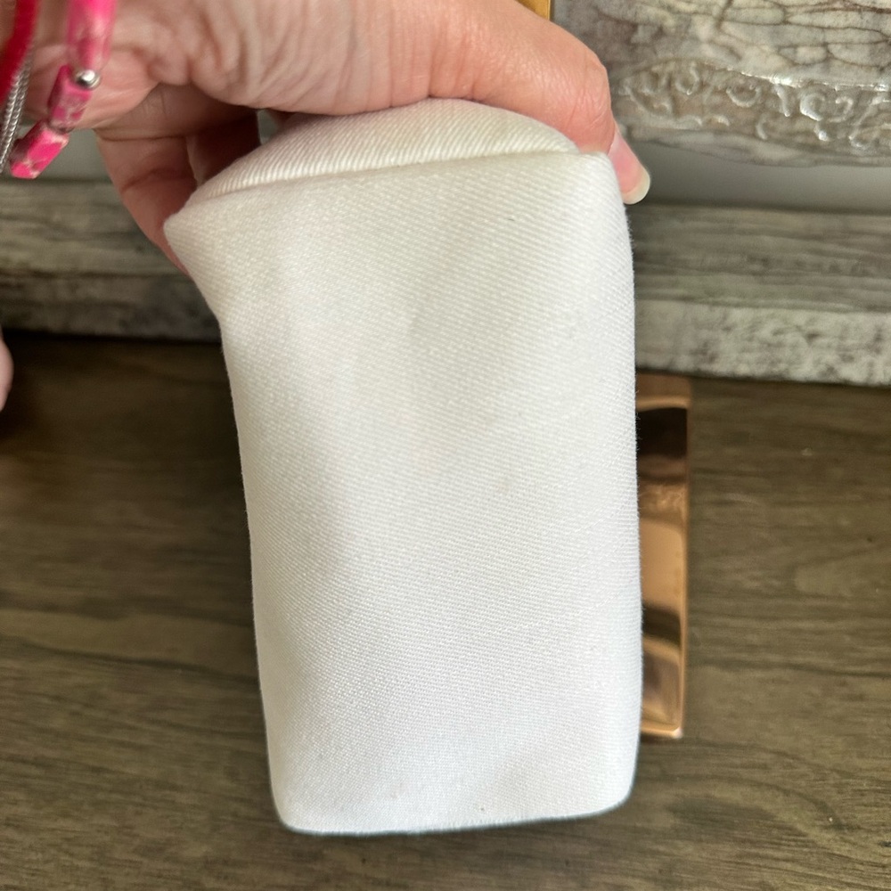 Dior Cream and Gold Makeup Pouch - Picture 3 of 5